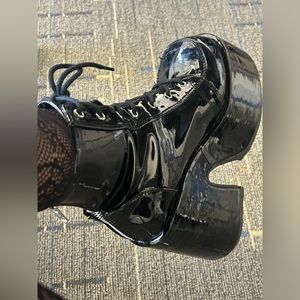 Lightly used demonias, bought in August, looking to trade or sell